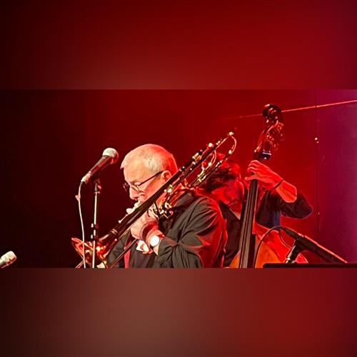 NAŽIVO / Jazzovo - swingový  večer s Traditional & Revival band a hosťom