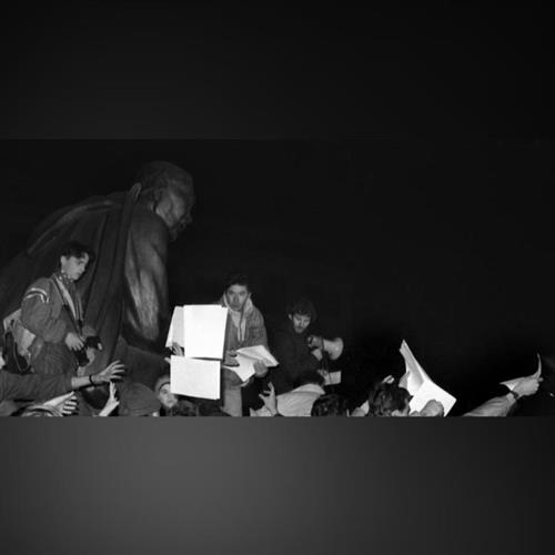 Socha Hviezdoslava, svedok začiatku Nežnej revolúcie