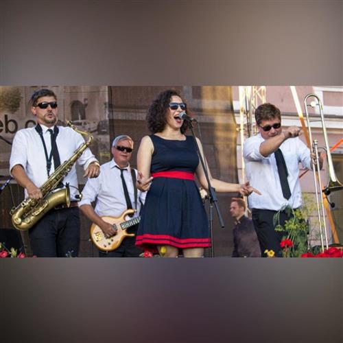 KLUB ZA ZRKADLOM / LAURA A JEJI TYGŘI