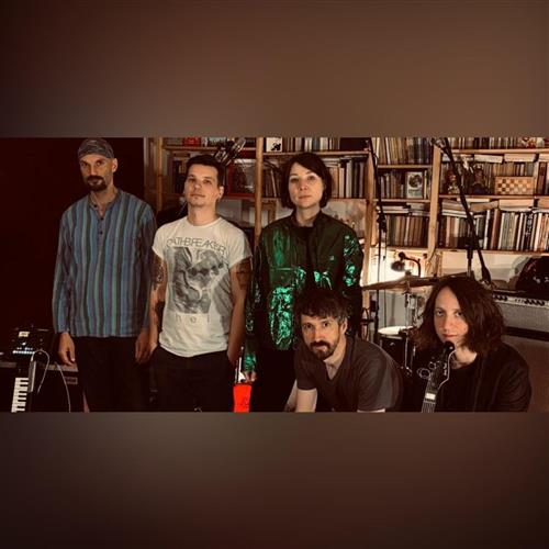 KLUB ZA ZRKALDOM / DRŤ KRST + JAKUB ŤAPUCHA - VIZUÁLNA INŠTALÁCIA + KATOV SYNTH