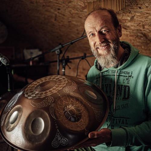 Premietanie dokumentu o výrobe Handpanu + workshop s Milanom Zdvořilým