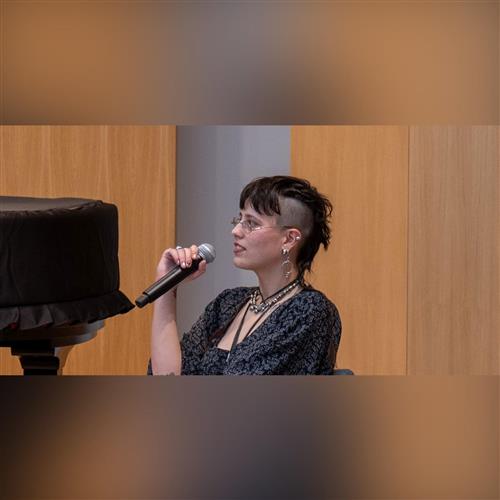 Prednášky na Bielej: Diskusia s Klárou Hulíkovou